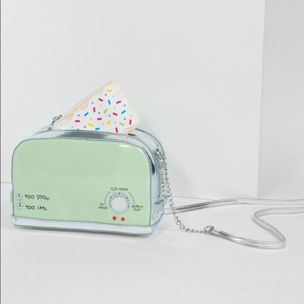 New. Betsey Johnson Toaster Bag 🍞
